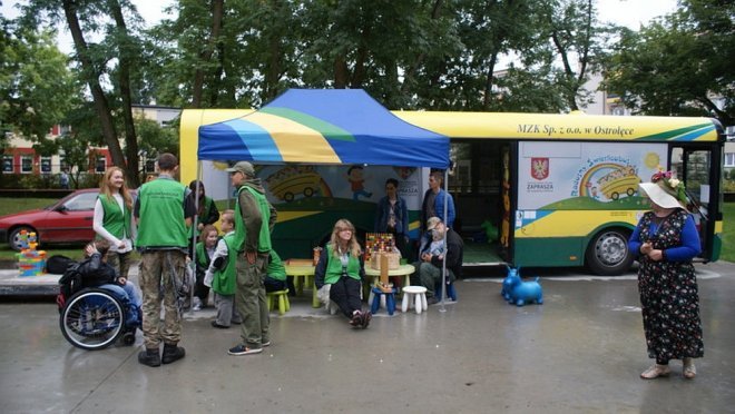 „Radosny Świetlicobus” dojechał na finisz swojej wakacyjnej trasy [ZDJĘCIA] - zdjęcie #5 - eOstroleka.pl