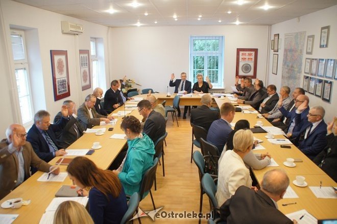 XXXVI sesja Rady Powiatu w Ostrołęce [12.09.2017] - zdjęcie #1 - eOstroleka.pl