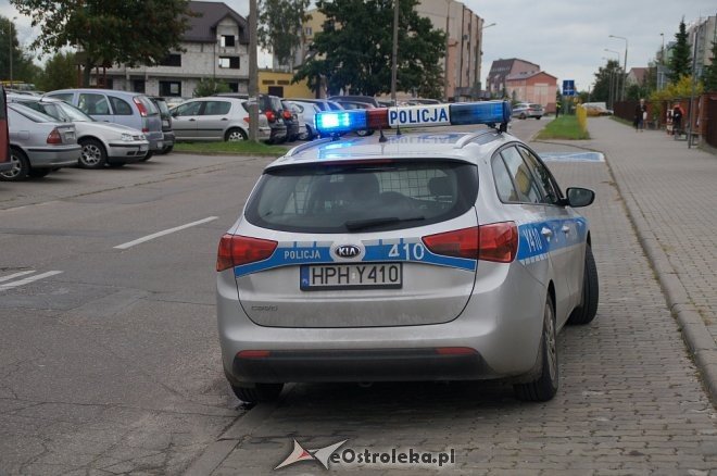Ostrołęka: Ewakuacja szkoły po zgłoszeniu o podejrzanej paczce [ZDJĘCIA] - zdjęcie #1 - eOstroleka.pl
