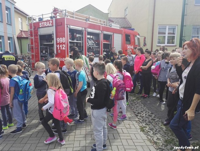 Ewakuacja w szkole w Dylewie [19.09.2017] - zdjęcie #12 - eOstroleka.pl