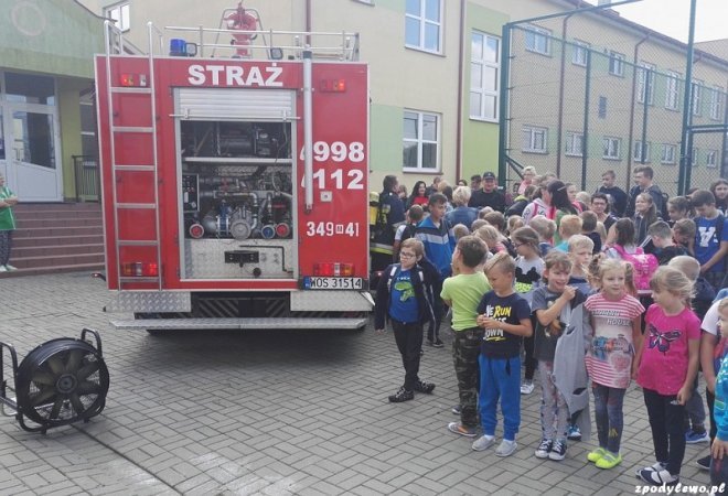 Ewakuacja w szkole w Dylewie [19.09.2017] - zdjęcie #14 - eOstroleka.pl