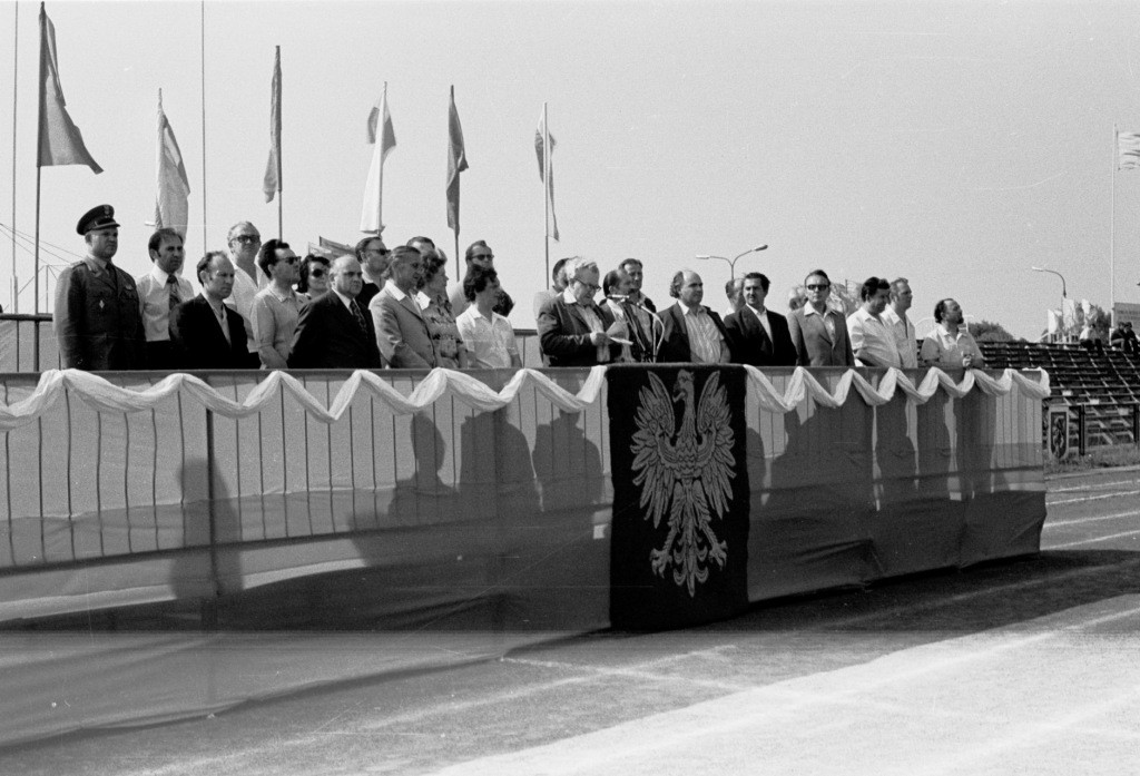 Manifestacja na stadionie w związku z protestem robotniczych w Radomiu i Ursusie - 28.VI.1976 r. - zdjęcie #7 - eOstroleka.pl