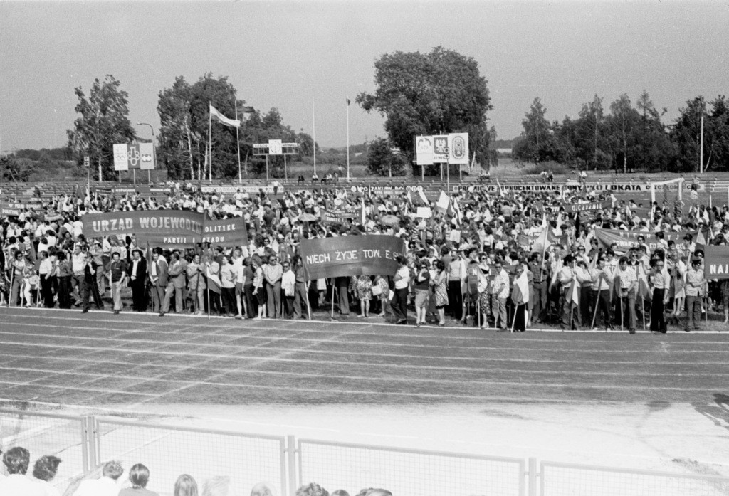 Manifestacja na stadionie w związku z protestem robotniczych w Radomiu i Ursusie - 28.VI.1976 r. - zdjęcie #15 - eOstroleka.pl