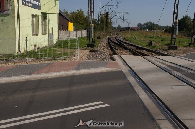 Odbiór chodnika przy przejeździe kolejowym na osiedlu Stacja [27.09.2017] - zdjęcie #11 - eOstroleka.pl