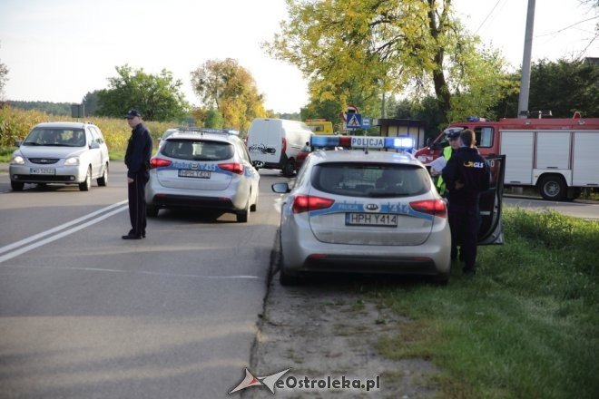 Wypadek w Czarnowcu. Dwie osoby trafiły do szpitala [ZDJĘCIA] - zdjęcie #29 - eOstroleka.pl