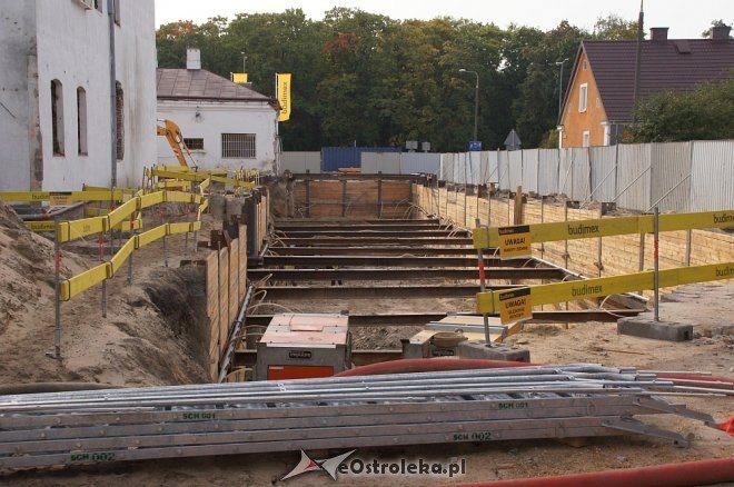 Na budowie Muzeum Żołnierzy Wyklętych w Ostrołęce [28.09.2017] - zdjęcie #4 - eOstroleka.pl