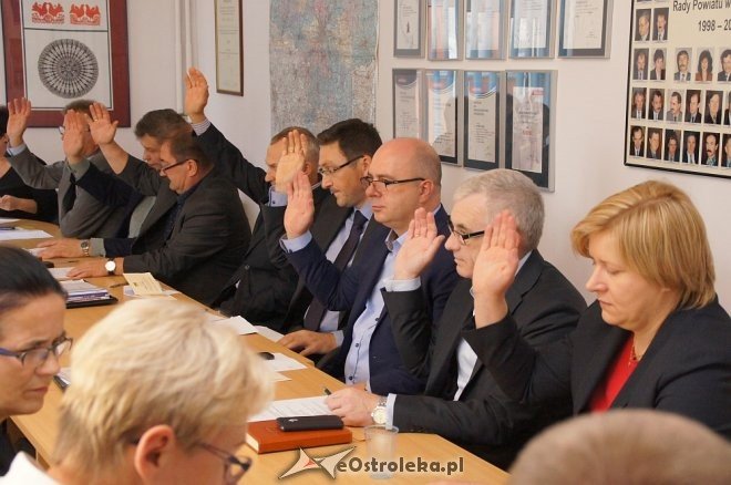 XXXVII sesja rady Powiatu w Ostrołęce [29.09.2017] - zdjęcie #11 - eOstroleka.pl