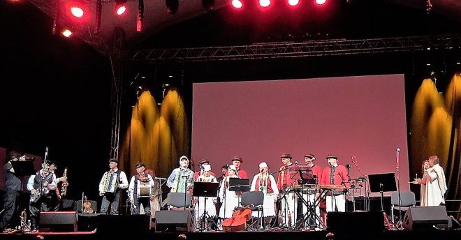 Śpiewacy z Czarni i Bandyś na Festiwalu Skrzyżowaniu Kultur [ZDJĘCIA] - zdjęcie #1 - eOstroleka.pl