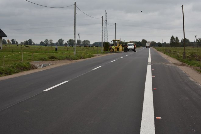 Budowa drogi z Obierwi do Baranowa na finiszu [10.10.2017]  - zdjęcie #1 - eOstroleka.pl