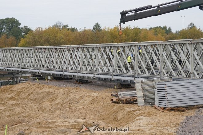 Ostrołęka: Budowa tymczasowego mostu bez opóźnień [ZDJĘCIA] - zdjęcie #11 - eOstroleka.pl