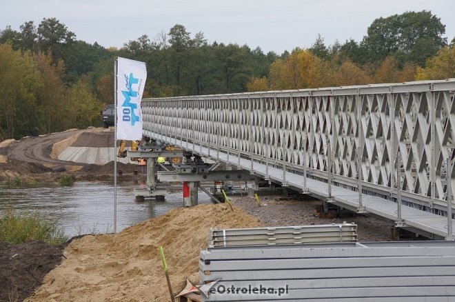 Ostrołęka: Budowa tymczasowego mostu bez opóźnień [ZDJĘCIA] - zdjęcie #14 - eOstroleka.pl