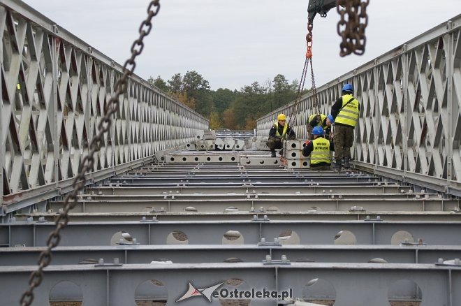 Ostrołęka: Budowa tymczasowego mostu bez opóźnień [ZDJĘCIA] - zdjęcie #17 - eOstroleka.pl