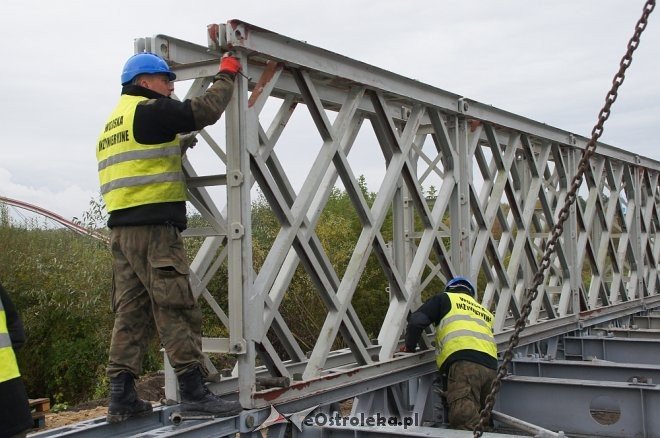 Ostrołęka: Budowa tymczasowego mostu bez opóźnień [ZDJĘCIA] - zdjęcie #20 - eOstroleka.pl