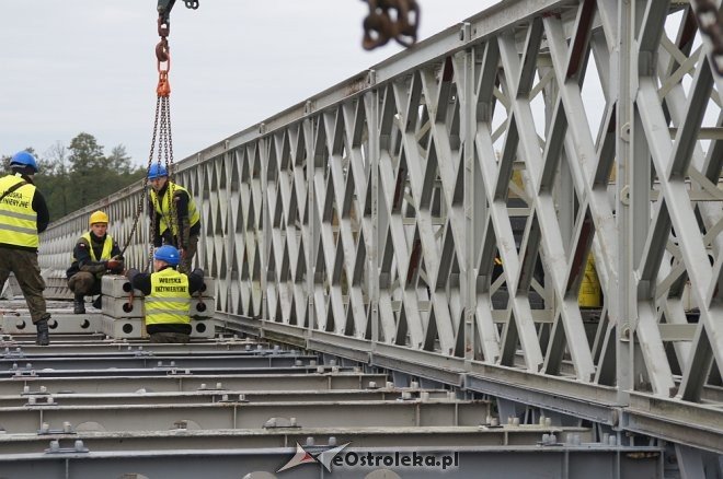 Ostrołęka: Budowa tymczasowego mostu bez opóźnień [ZDJĘCIA] - zdjęcie #23 - eOstroleka.pl