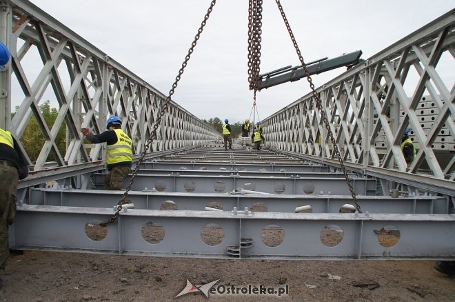 Ostrołęka: Budowa tymczasowego mostu bez opóźnień [ZDJĘCIA] - zdjęcie #25 - eOstroleka.pl
