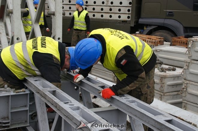 Ostrołęka: Budowa tymczasowego mostu bez opóźnień [ZDJĘCIA] - zdjęcie #27 - eOstroleka.pl