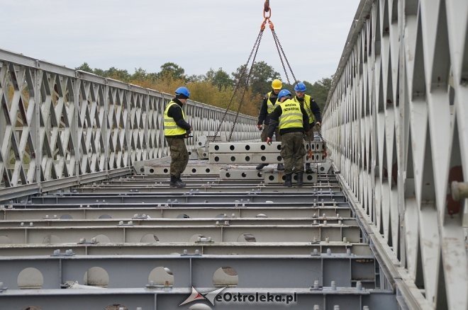 Ostrołęka: Budowa tymczasowego mostu bez opóźnień [ZDJĘCIA] - zdjęcie #28 - eOstroleka.pl