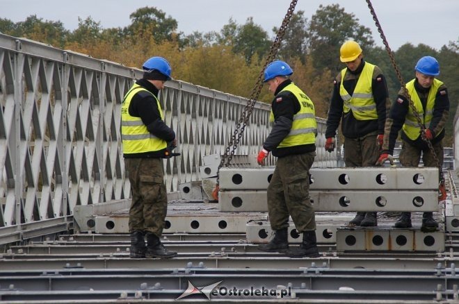 Ostrołęka: Budowa tymczasowego mostu bez opóźnień [ZDJĘCIA] - zdjęcie #29 - eOstroleka.pl