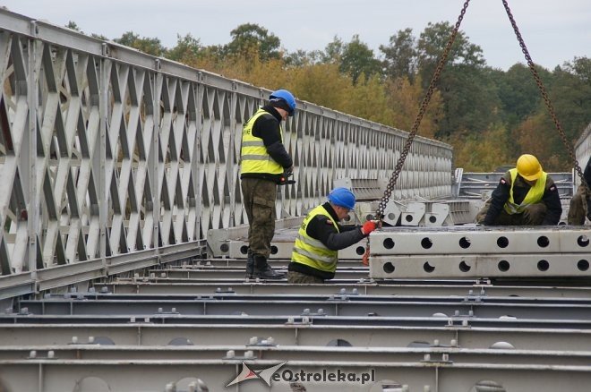 Ostrołęka: Budowa tymczasowego mostu bez opóźnień [ZDJĘCIA] - zdjęcie #30 - eOstroleka.pl