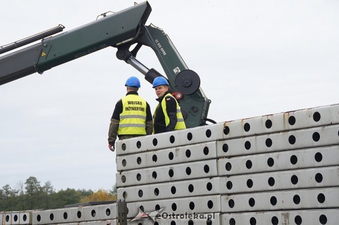 Ostrołęka: Budowa tymczasowego mostu bez opóźnień [ZDJĘCIA] - zdjęcie #34 - eOstroleka.pl