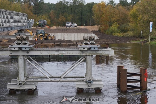 Ostrołęka: Budowa tymczasowego mostu bez opóźnień [ZDJĘCIA] - zdjęcie #39 - eOstroleka.pl