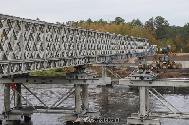 Ostrołęka: Budowa tymczasowego mostu bez opóźnień [ZDJĘCIA] - zdjęcie #43 - eOstroleka.pl