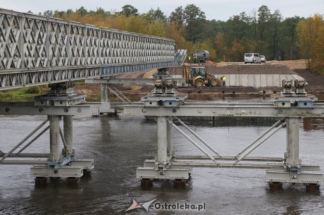 Ostrołęka: Budowa tymczasowego mostu bez opóźnień [ZDJĘCIA] - zdjęcie #50 - eOstroleka.pl