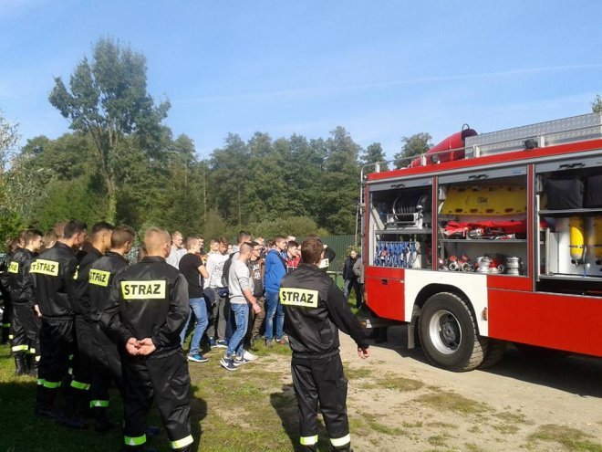 Uczniowie ZSZ nr 2 na ćwiczeniach przeciwpożarowych [ZDJĘCIA] - zdjęcie #5 - eOstroleka.pl