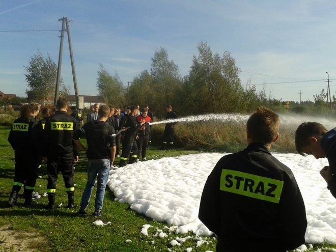Uczniowie ZSZ nr 2 na ćwiczeniach przeciwpożarowych [ZDJĘCIA] - zdjęcie #18 - eOstroleka.pl