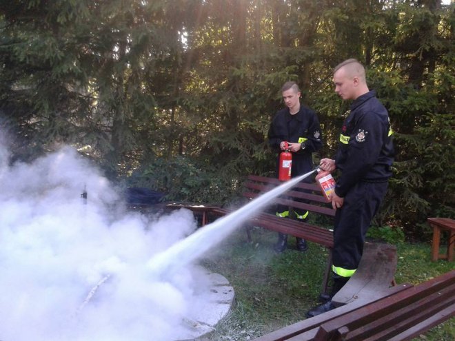 Uczniowie ZSZ nr 2 na ćwiczeniach przeciwpożarowych [ZDJĘCIA] - zdjęcie #21 - eOstroleka.pl