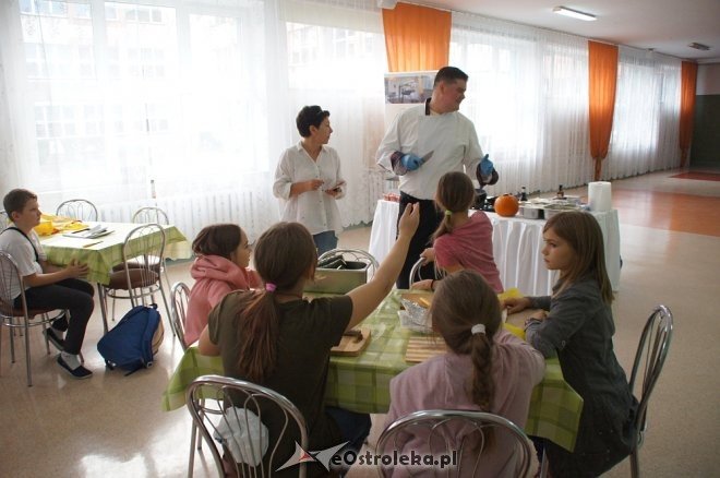 Uczniowie „piątki” wiedzą więcej o zdrowym odżywianiu [ZDJĘCIA] - zdjęcie #1 - eOstroleka.pl