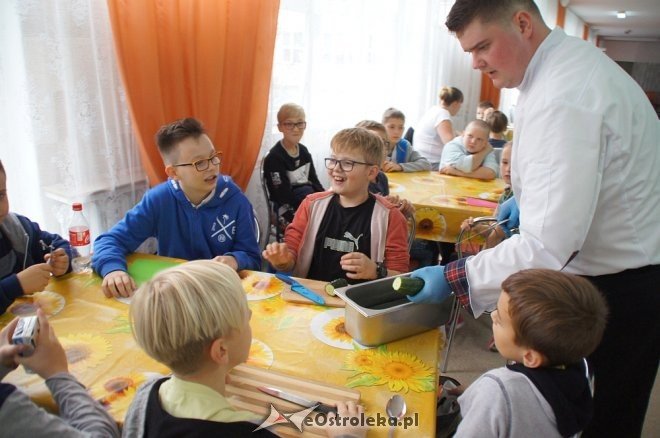 Uczniowie „piątki” wiedzą więcej o zdrowym odżywianiu [ZDJĘCIA] - zdjęcie #23 - eOstroleka.pl