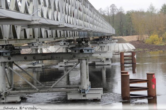 Ostrołęka: Obie nitki tymczasowego mostu już gotowe [ZDJĘCIA] - zdjęcie #4 - eOstroleka.pl