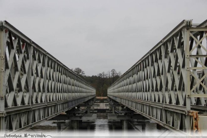 Ostrołęka: Obie nitki tymczasowego mostu już gotowe [ZDJĘCIA] - zdjęcie #5 - eOstroleka.pl