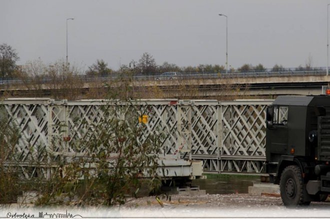 Ostrołęka: Obie nitki tymczasowego mostu już gotowe [ZDJĘCIA] - zdjęcie #20 - eOstroleka.pl