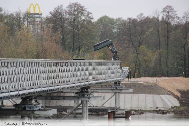 Ostrołęka: Obie nitki tymczasowego mostu już gotowe [ZDJĘCIA] - zdjęcie #21 - eOstroleka.pl