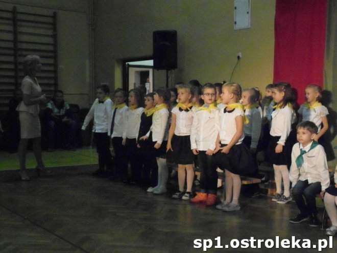 Ostrołęka: Pasowanie „pierwszaków” w SP nr 1 [ZDJĘCIA] - zdjęcie #51 - eOstroleka.pl