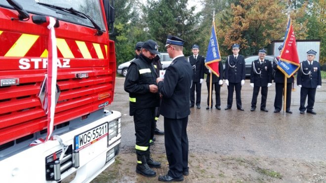 Strażacy ochotnicy z Żerania Małego dostali nowy wóz ratowniczo-gaśniczy [ZDJĘCIA] - zdjęcie #28 - eOstroleka.pl