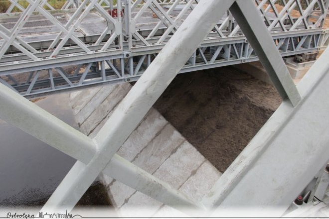 Budowa mostu tymczasowego. Saperzy zameldowali wykonanie zadania [ZDJĘCIA] - zdjęcie #7 - eOstroleka.pl