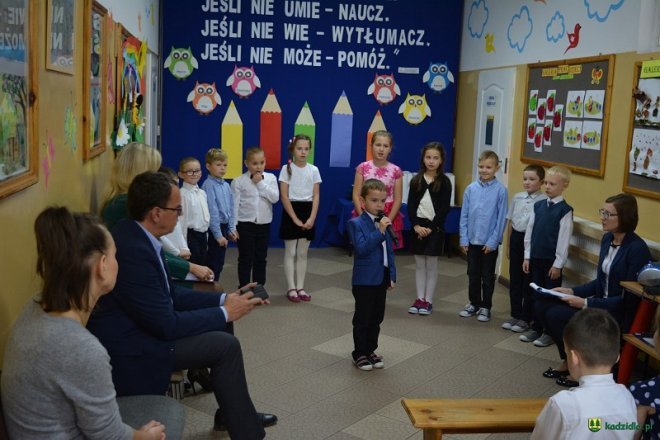 Pasowanie na ucznia w Szkole Podstawowej w Glebie [ZDJĘCIA] - zdjęcie #2 - eOstroleka.pl
