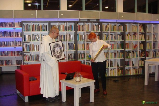 Spotkanie z ojcem Pawłem Gużyńskim w Kadzidle [ZDJĘCIA] - zdjęcie #27 - eOstroleka.pl