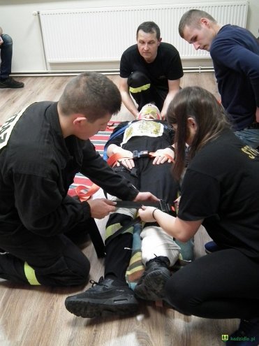 Strażacy ochotnicy z gminy Kadzidło przeszkoleni z zakresu kwalifikowanej pierwszej pomocy [ZDJĘCIA] - zdjęcie #17 - eOstroleka.pl