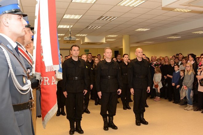 Ślubowanie nowo przyjętych policjantów w KWP Radom [10.11.2017] - zdjęcie #4 - eOstroleka.pl