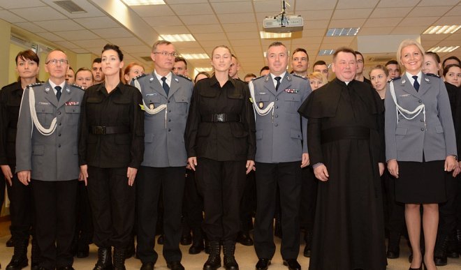Ślubowanie nowo przyjętych policjantów w KWP Radom [10.11.2017] - zdjęcie #10 - eOstroleka.pl