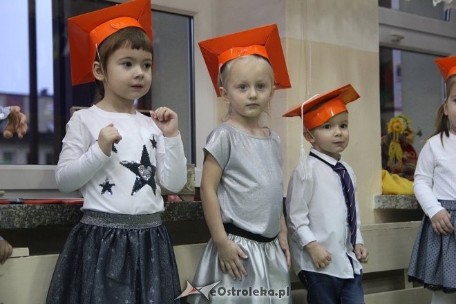 Pasowanie na Przedszkolaka w Krainie Misiów [10.11.2017] - zdjęcie #75 - eOstroleka.pl