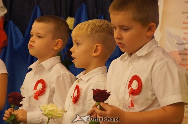 Święto Niepodległości w Przedszkolu Miejskim nr 16 Kraina Odkrywców [10.11.2017] - zdjęcie #8 - eOstroleka.pl