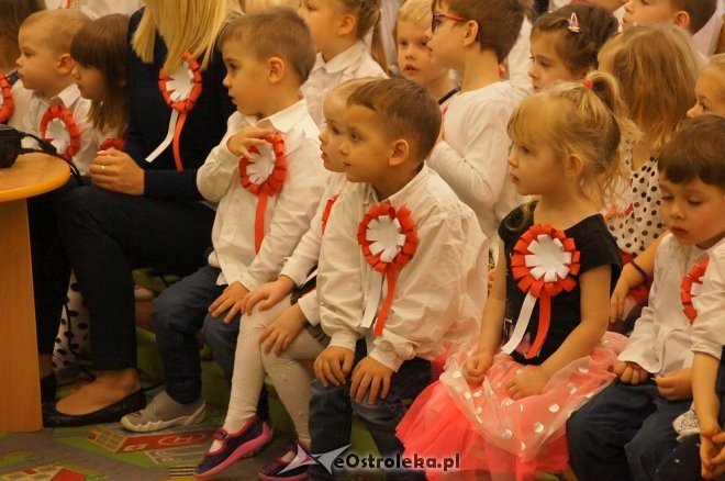 Święto Niepodległości w Przedszkolu Miejskim nr 16 Kraina Odkrywców [10.11.2017] - zdjęcie #18 - eOstroleka.pl