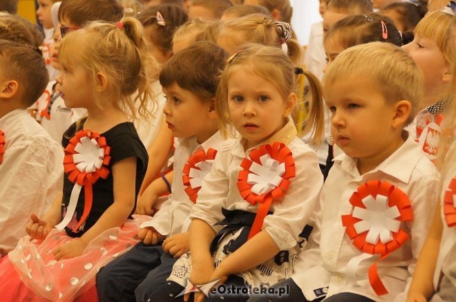 Święto Niepodległości w Przedszkolu Miejskim nr 16 Kraina Odkrywców [10.11.2017] - zdjęcie #25 - eOstroleka.pl