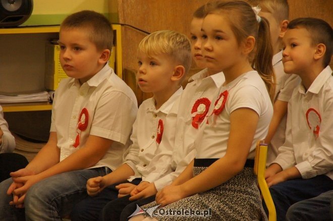 Święto Niepodległości w Przedszkolu Miejskim nr 16 Kraina Odkrywców [10.11.2017] - zdjęcie #30 - eOstroleka.pl