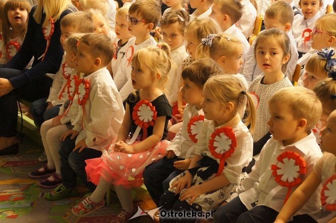 Święto Niepodległości w Przedszkolu Miejskim nr 16 Kraina Odkrywców [10.11.2017] - zdjęcie #39 - eOstroleka.pl